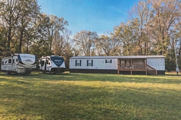 Exterior - Welcoming 2-Bedroom 2-Bathroom Mobile Home
RV space available (Monroeville)