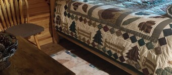 Cozy 2 bedroom cabin! Country charm with comfort and scenery!