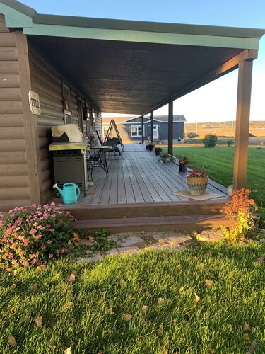 Cozy 2 bedroom cabin! Country charm with comfort and scenery!