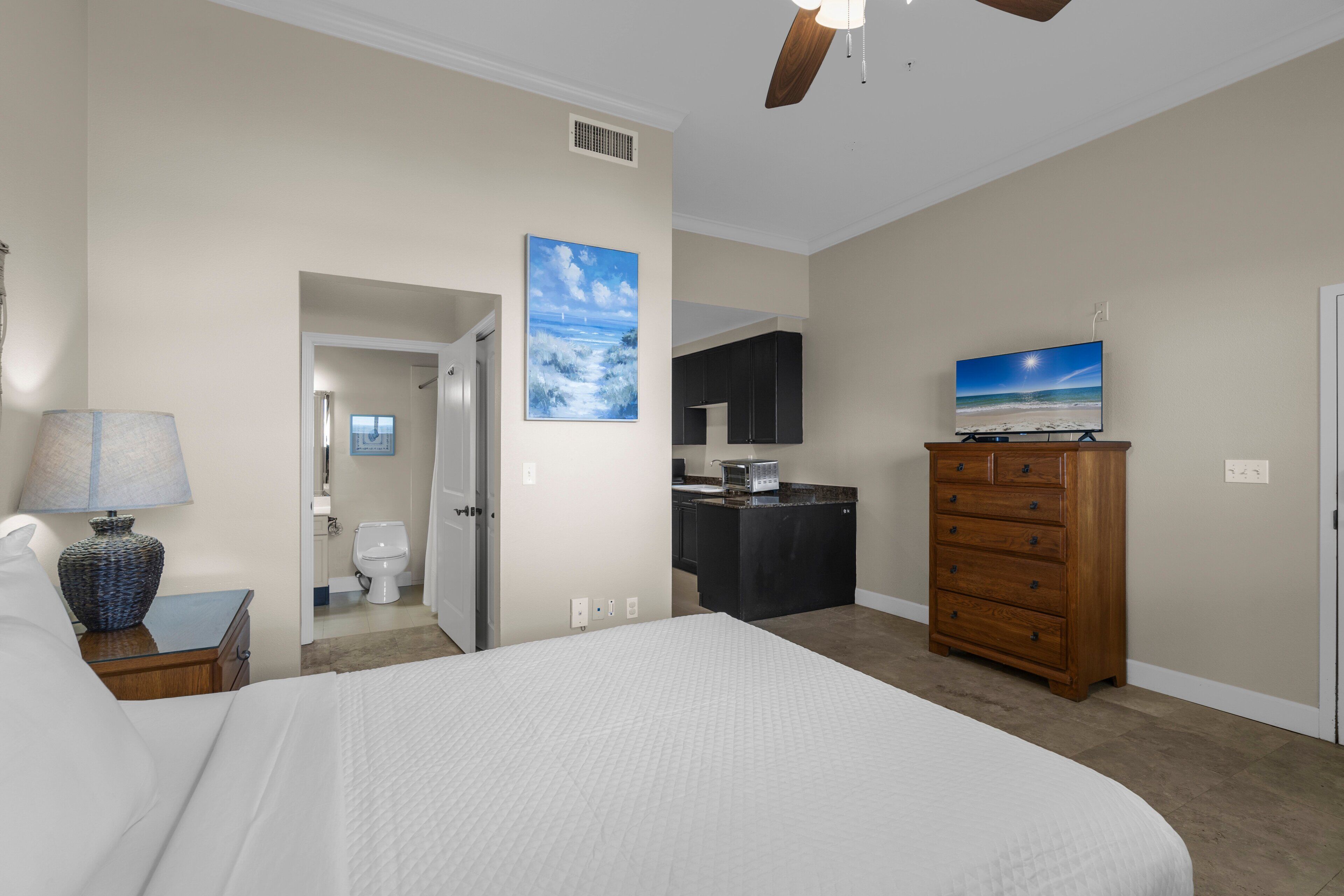 3 bedrooms, iron/ironing board, WiFi (free), bed sheets