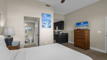 3 bedrooms, iron/ironing board, WiFi (free), bed sheets