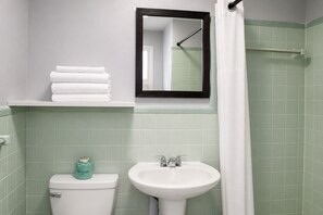 Bathroom - Siler City Motor Lodge (Siler City)