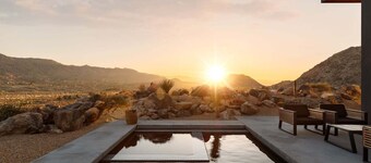 Skyfall - Luxury Villa w Pool - Minutes from Park