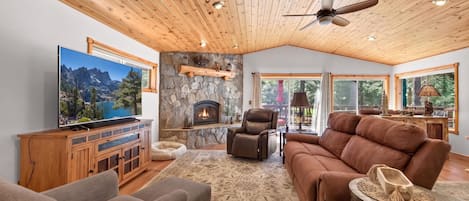 Smart TV y chimenea