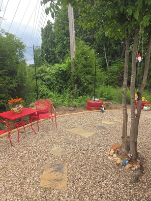 Outdoor dining - Serene recreational vehicle with AC in charming Springdale (Springdale)