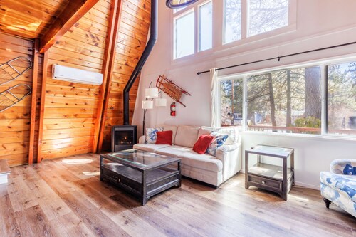 New! Bearadise ~Cozy Modern Getaway ~A-Frame Cabin