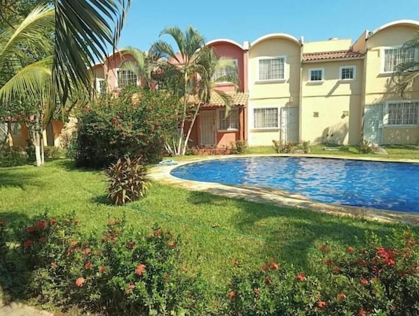 Pool - Sun and Rest in Ixtapa! Swimming Pool and Large Garden (Ixtapa Zihuatanejo)