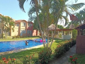 Pool - Sun and Rest in Ixtapa! Swimming Pool and Large Garden (Ixtapa Zihuatanejo)