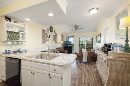 Fabulous Treetop Views - 2bdrm 2 bath - 1.5 mile from Silver Dollar City