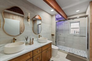 Bathroom - Seacliff Sunset Haven (Stanwood)