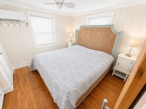 Room - Charming 1BR Midtown Condo – Steps to Beach & Convention Center! (Ocean City)