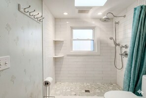 Bathroom - Charming 1BR Midtown Condo – Steps to Beach & Convention Center! (Ocean City)