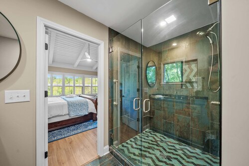 4BR lake-view Blowing Rock retreat