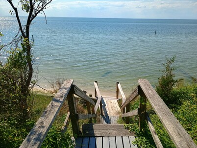 Storybook Shores - A Peaceful Retreat on the Bay