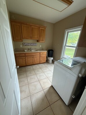 Private kitchen - Large country place on acreage with pond and plenty of room. (Lecompton)