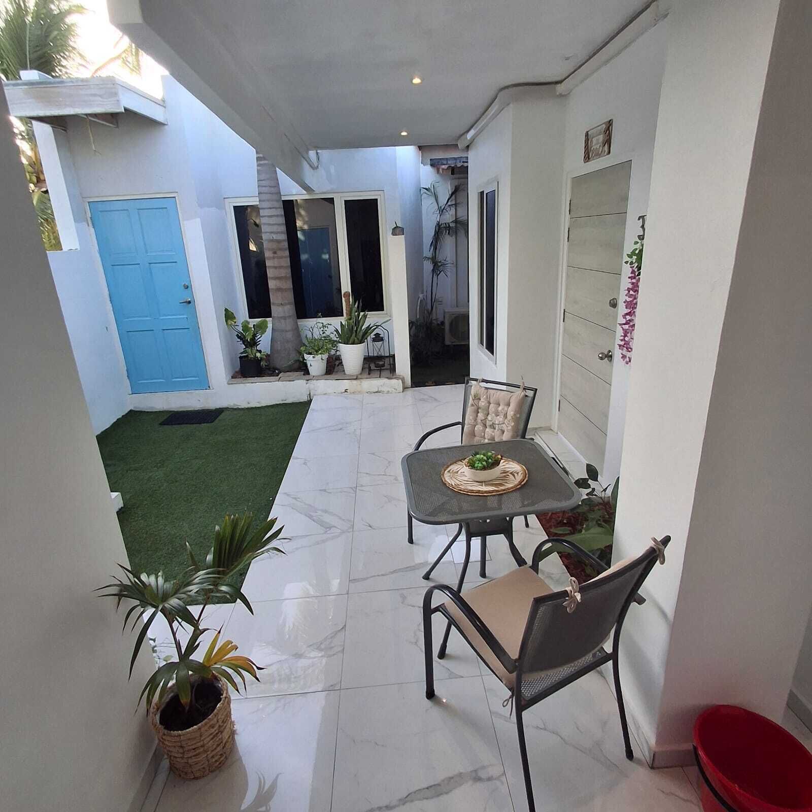 Deluxe-Studio, Terrasse, Gartenblick | Speisen im Freien