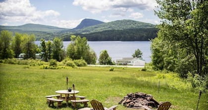 Edgeview Cottage - Beautiful Willoughby Vermont Lake View