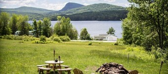 Edgeview Cottage - Willoughby Lake View and Private Beach Access