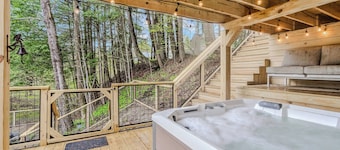 River Bend Woodstock Getaway w/ Hot Tub & Fireplace