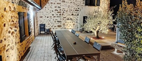 Outdoor dining