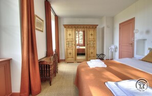 Travel cot, Internet, bed sheets - Vrbo Property (DENICE)