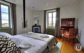 Travel crib, internet, bed sheets - La Maison Laetitia - DENICE (DENICE)