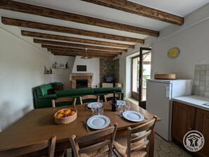 Dining - Vrbo Property (REGNIE DURETTE)