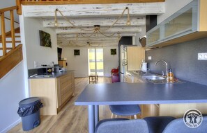 Microwave, oven, dishwasher, coffee/tea maker
