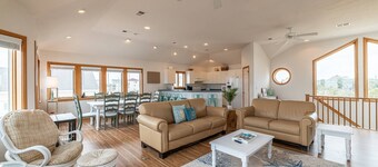 Ocean Aire - 4x4 Carova Beach, Ocean View, Hot Tub, Large Decks, Pets OK, Kayaks