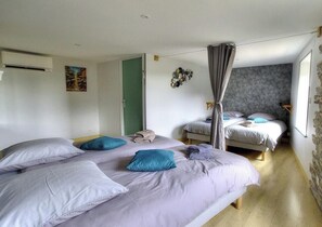 Iron/ironing board, travel cot, free WiFi, bed sheets