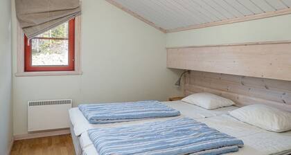 Pets OK | Ski-in/out | Ski shed | Wood stove | TV