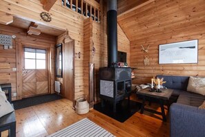 TV, fireplace - Ski-in/out | Sauna | Pets OK | Terrace | Parking (Lofsdalen)