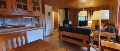 Televisie en een open haard