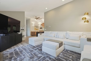 Smart TV - Luxury Cape Cod Ranch Near Monument Beach with AC & Outdoor Shower (Bourne)