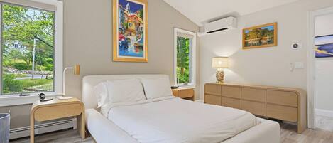4 bedrooms, desk, iron/ironing board, free WiFi