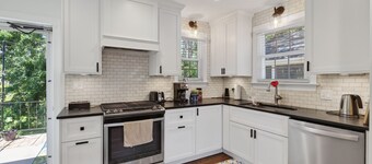 Extended stay: charming 2-bedroom cottage in lovely Charlottesville