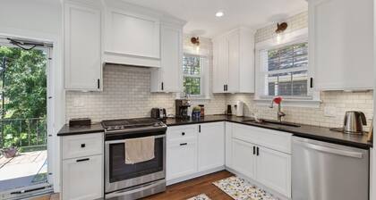 Extended stay: charming 2-bedroom cottage in lovely Charlottesville