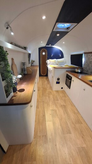 Room - Villa Sleeps 4 with Parking (Cardigan)