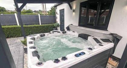 Gym - Hot tub - Sauna - Pet - Parking - Sleeps 6