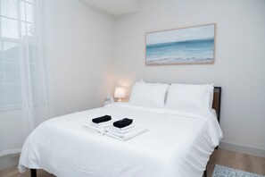 5 bedrooms, iron/ironing board, free WiFi, bed sheets - Spacious 5-bedroom home in lovely Providence, comfortably sleeps up to 12 guests (Providence)