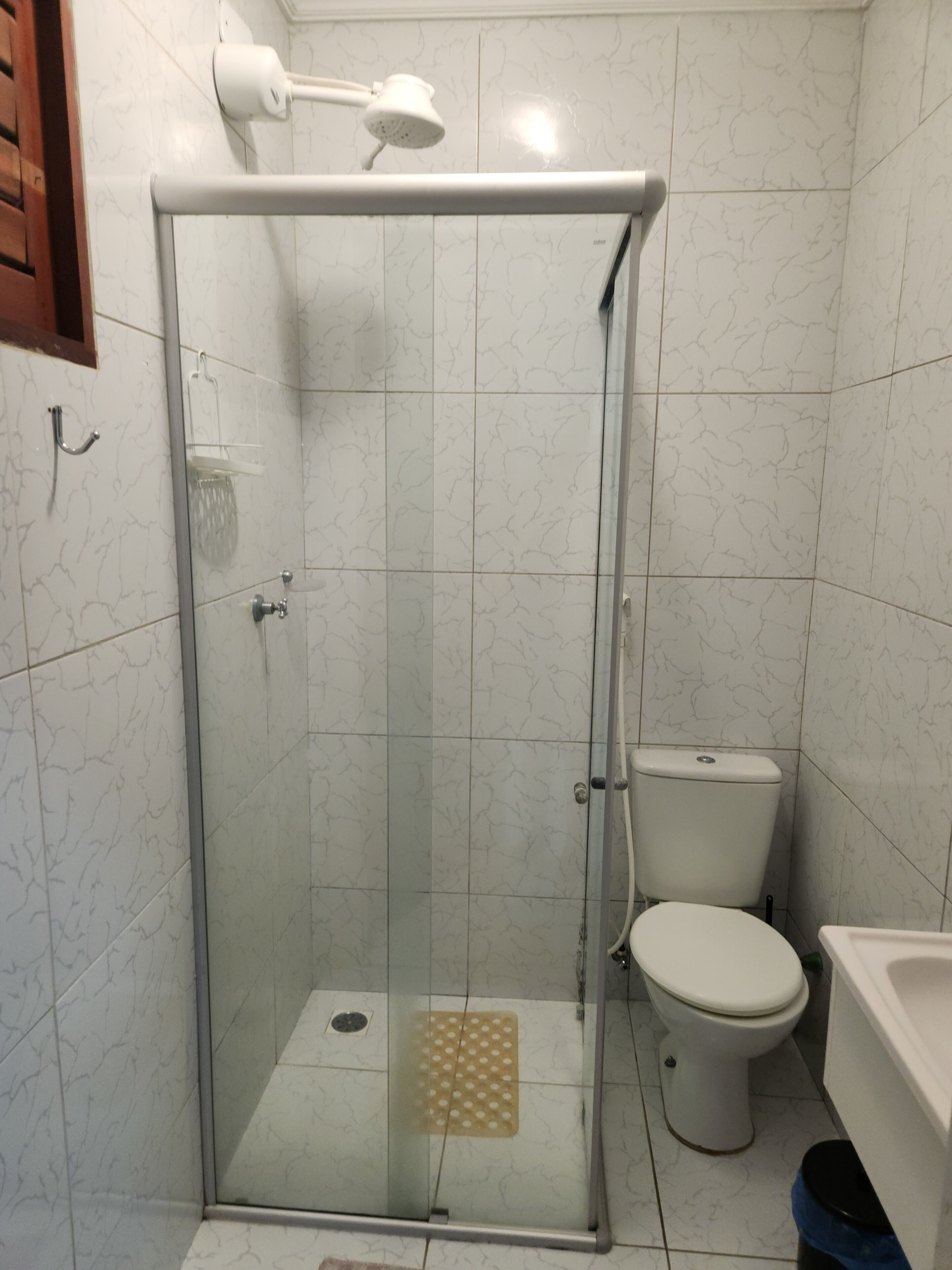 Haartrockner, Handtücher, Seife, Toilettenpapier