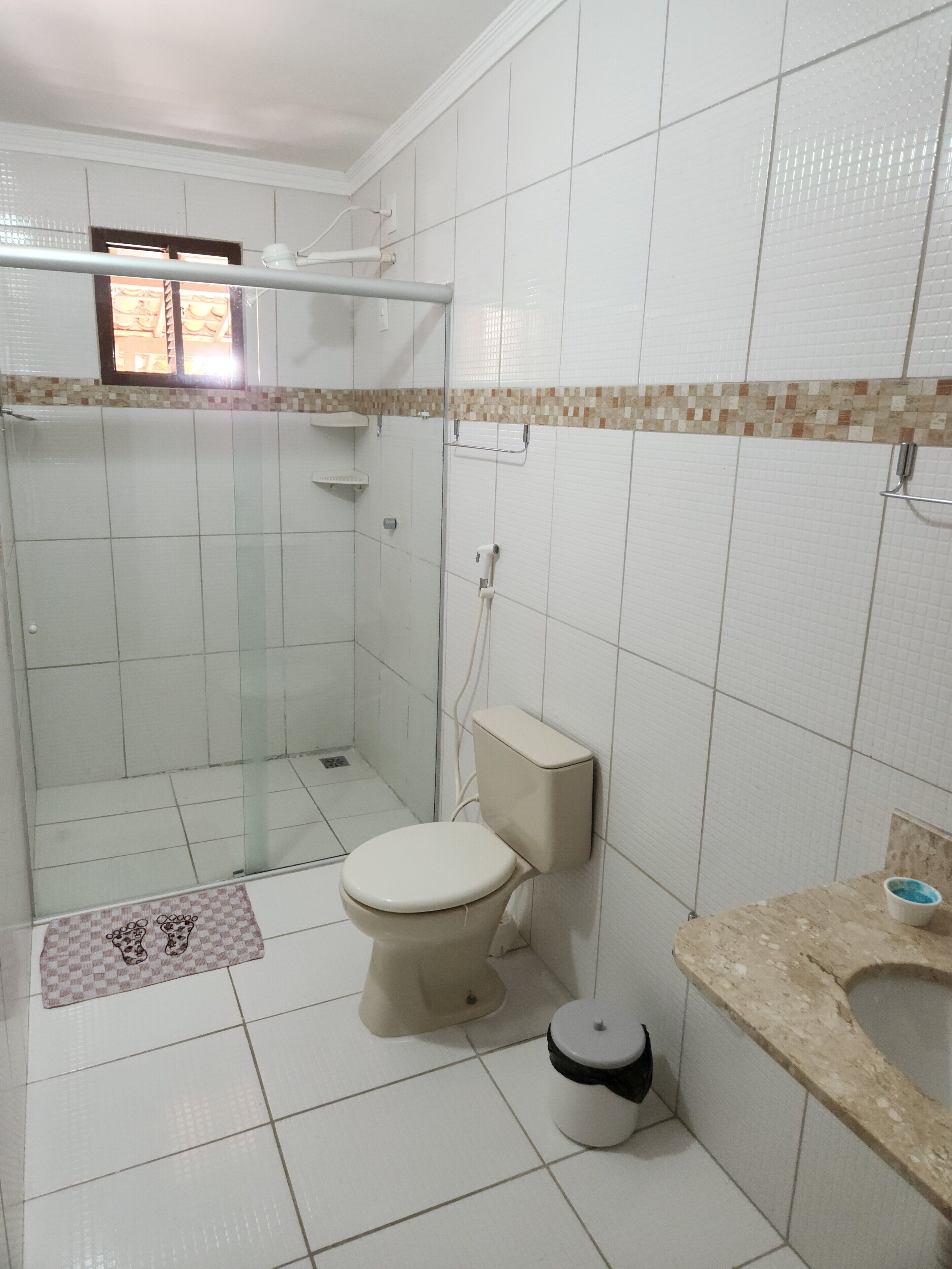 Familienzimmer | Badezimmer | Haartrockner, Handtücher, Seife, Toilettenpapier