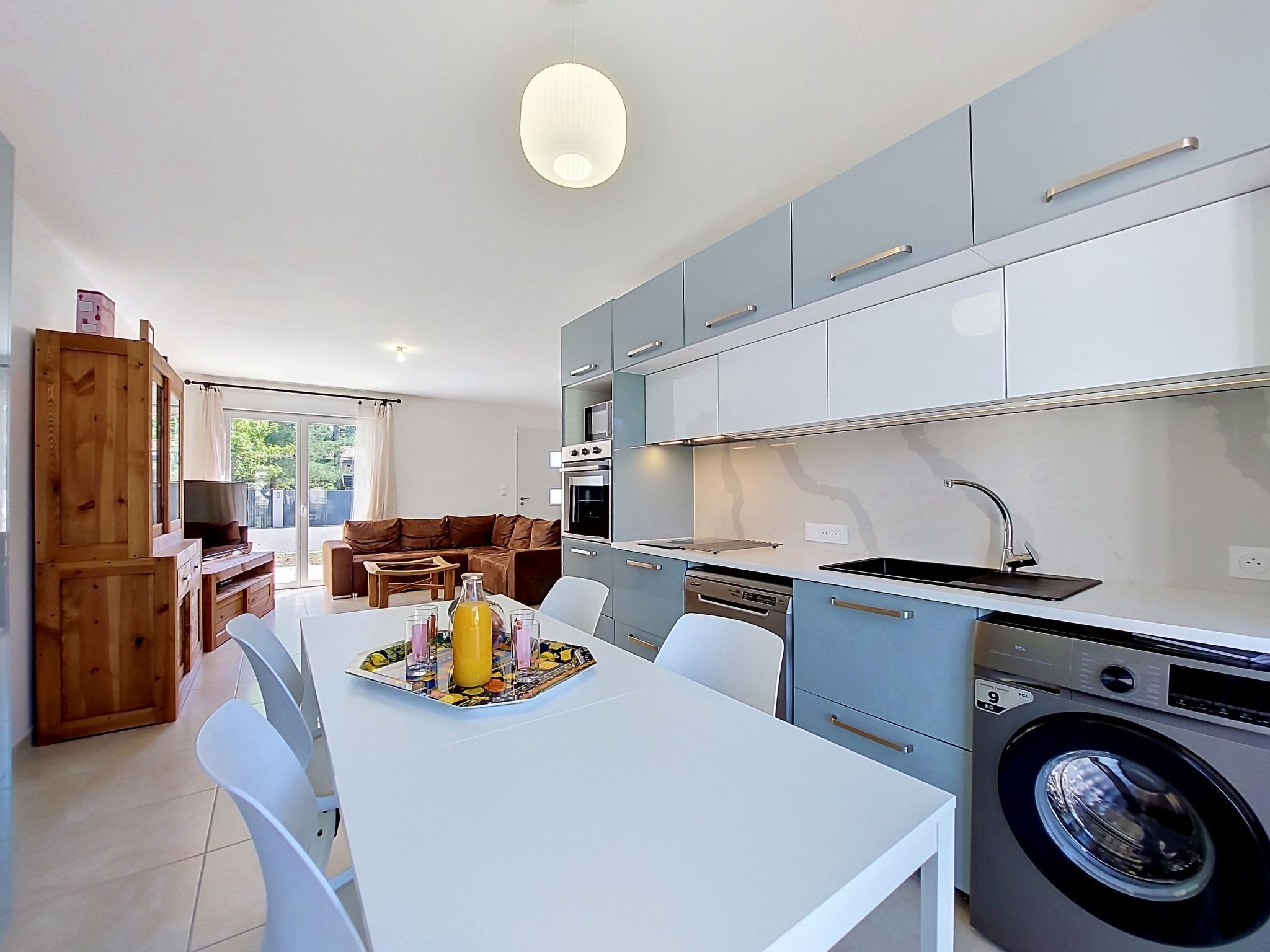 Fridge, microwave, dishwasher, cookware/dishes/utensils