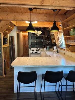 Private kitchen - Beautiful 3-bedroom cabin in peaceful Duck Creek Village (Duck Creek Village)