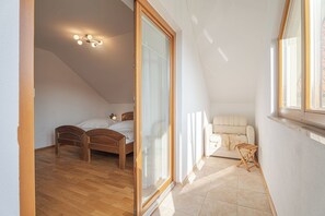 Free WiFi, bed sheets - Tourist Farm Logar - Room H5, Grahovo, Slovenia (Grahovo)
