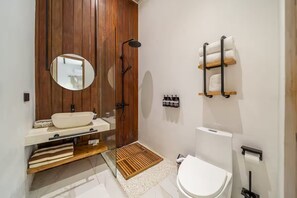 Family Villa, 3 Bedrooms, Private Pool | Bathroom - Blue Wave Villa Ubud (Gianyar)