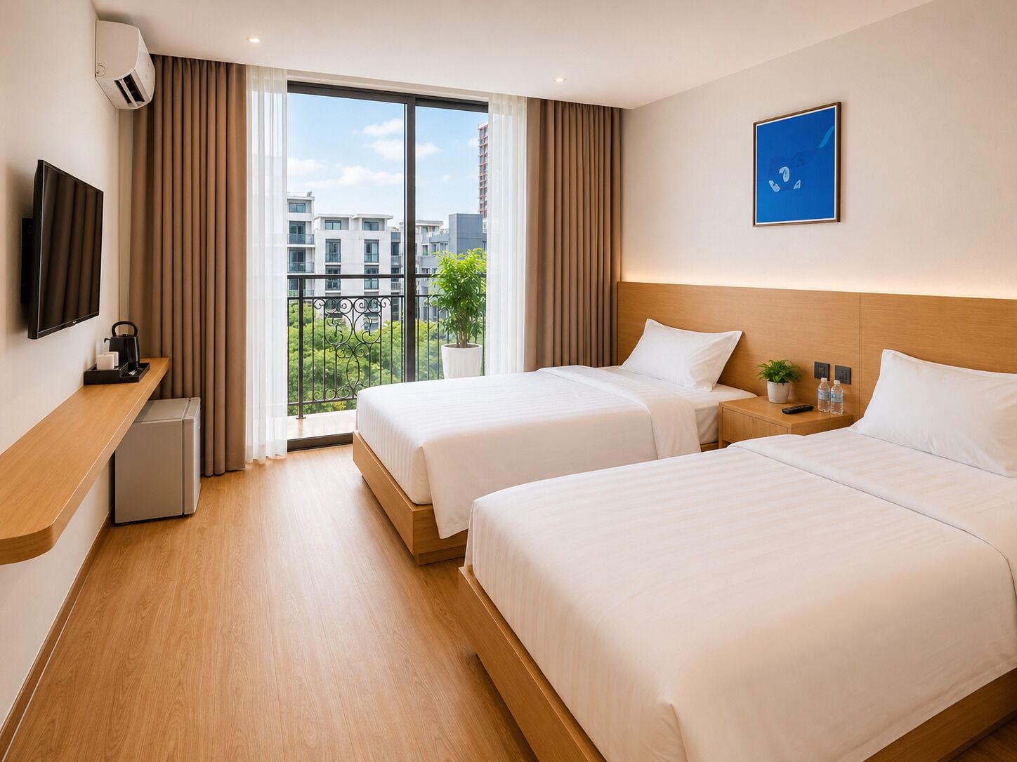 Habitación estándar con 1 cama matrimonial o 2 individuales, vista al parque | Camas con efecto memoria y cortinas blackout 
