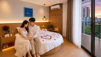 Suite | Memory-foam beds, blackout curtains, iron/ironing board, free WiFi