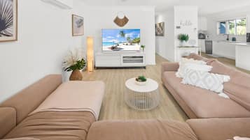 Smart-TV, DVD-spiller, bordtennis og bøker