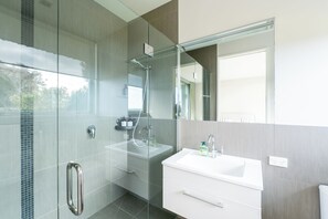 Bathroom - Luxury Coastal Retreat in Sandspit with Sea Views (Sandspit)